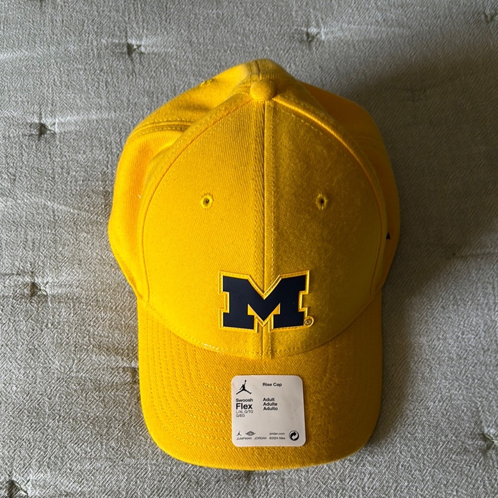🆕🆕🆕Nike Yellow Flex Cap